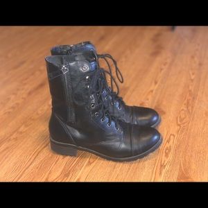 Combat boots